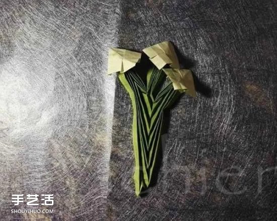 三生玫瑰花的折紙圖解 一張紙折出三朵玫瑰花 -  rpnrmr.com