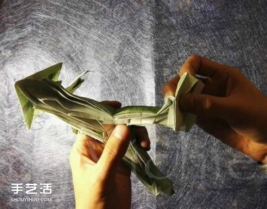 三生玫瑰花的折紙圖解 一張紙折出三朵玫瑰花 -  rpnrmr.com