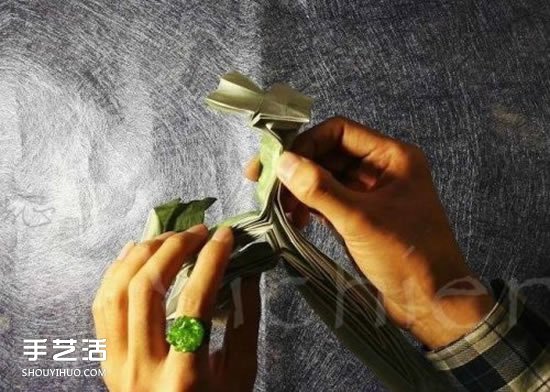 三生玫瑰花的折紙圖解 一張紙折出三朵玫瑰花 -  rpnrmr.com