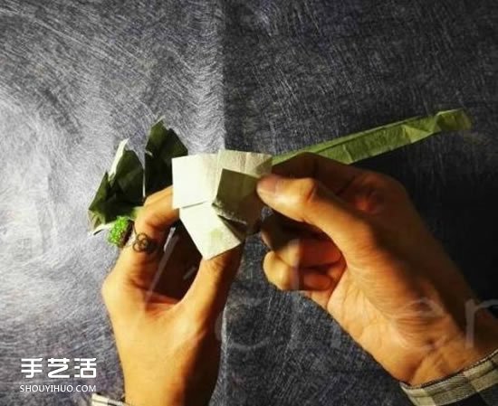 三生玫瑰花的折紙圖解 一張紙折出三朵玫瑰花 -  rpnrmr.com