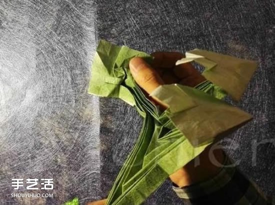 三生玫瑰花的折紙圖解 一張紙折出三朵玫瑰花 -  rpnrmr.com