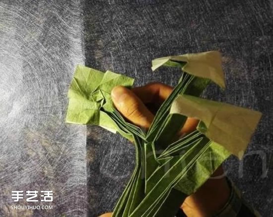 三生玫瑰花的折紙圖解 一張紙折出三朵玫瑰花 -  rpnrmr.com