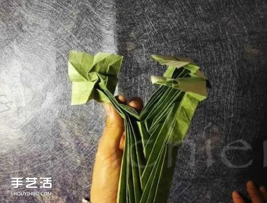三生玫瑰花的折紙圖解 一張紙折出三朵玫瑰花 -  rpnrmr.com