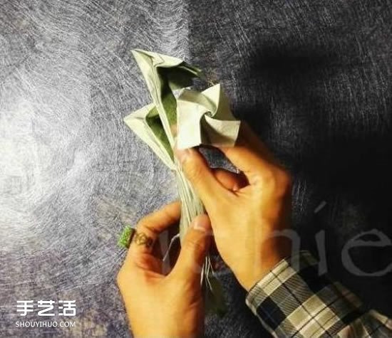 三生玫瑰花的折紙圖解 一張紙折出三朵玫瑰花 -  rpnrmr.com