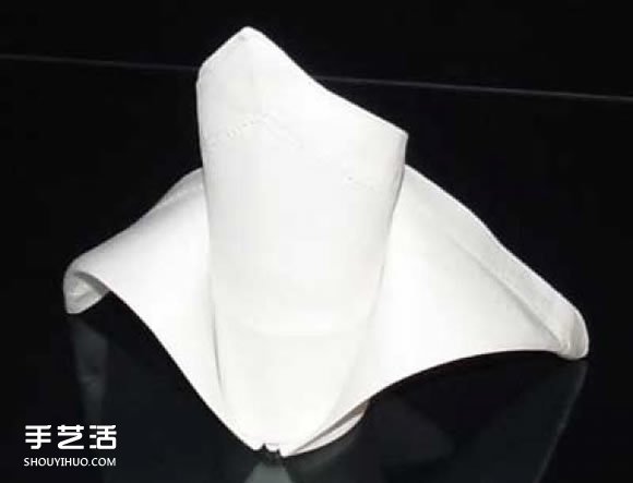 餐巾折疊方法圖解 簡單折出立體的皇冠 -  rpnrmr.com