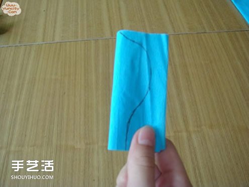 手工皺紋紙玫瑰花做法 簡(jiǎn)單皺紋紙玫瑰花的折法 -  rpnrmr.com
