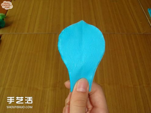 手工皺紋紙玫瑰花做法 簡(jiǎn)單皺紋紙玫瑰花的折法 -  rpnrmr.com