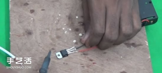 自制手機(jī)充電寶的教程 手機(jī)充電器DIY圖解步驟 -  rpnrmr.com