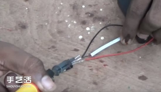 自制手機(jī)充電寶的教程 手機(jī)充電器DIY圖解步驟 -  rpnrmr.com