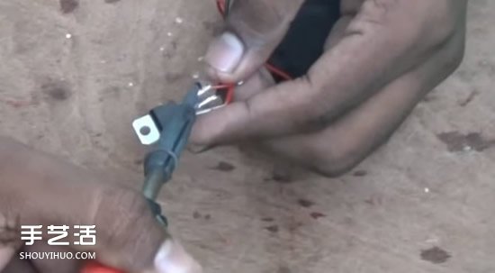 自制手機(jī)充電寶的教程 手機(jī)充電器DIY圖解步驟 -  rpnrmr.com