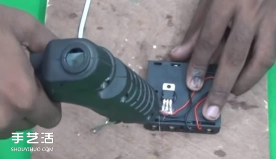 自制手機(jī)充電寶的教程 手機(jī)充電器DIY圖解步驟 -  rpnrmr.com