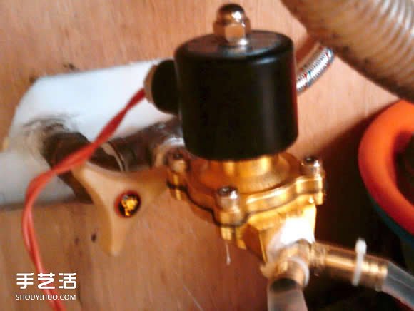如何自制自動(dòng)澆花器 自動(dòng)澆花器的做法圖解 -  rpnrmr.com