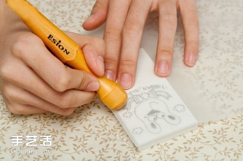 皮革墜項鏈DIY圖解 用皮革制作項鏈禮物的方法 -  rpnrmr.com