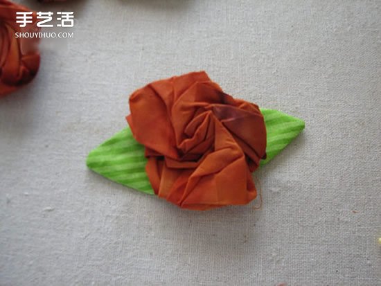 不織布玫瑰花制作圖解 手工布藝玫瑰花的做法 -  rpnrmr.com