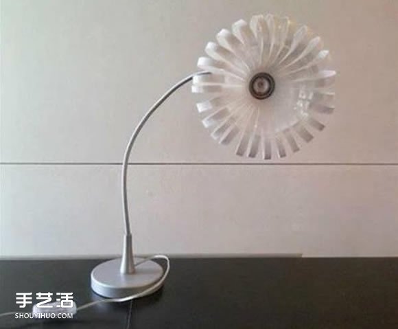塑料酸奶瓶廢物利用手工制作臺(tái)燈燈罩的方法 -  rpnrmr.com