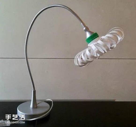 塑料酸奶瓶廢物利用手工制作臺(tái)燈燈罩的方法 -  rpnrmr.com