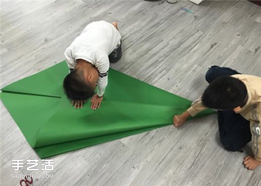自制大圣誕樹的方法 手工折紙大型圣誕樹圖解 -  rpnrmr.com
