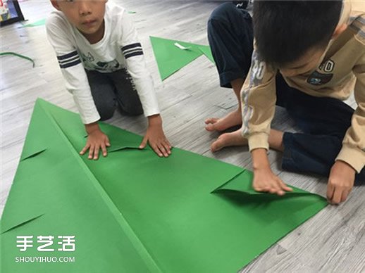 自制大圣誕樹的方法 手工折紙大型圣誕樹圖解 -  rpnrmr.com
