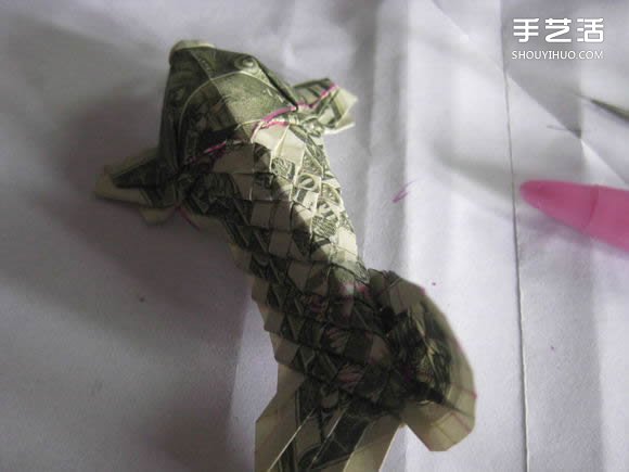 折紙美元鯉魚的方法 用美元折鯉魚怎么折圖解 -  rpnrmr.com