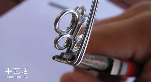 曲別針手工制作波西米亞風(fēng)的蝴蝶手鏈圖解 -  rpnrmr.com