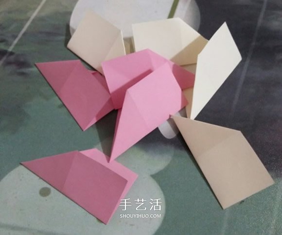 簡易圣誕花環(huán)折紙圖解 幼兒折圣誕花環(huán)的折法 -  rpnrmr.com