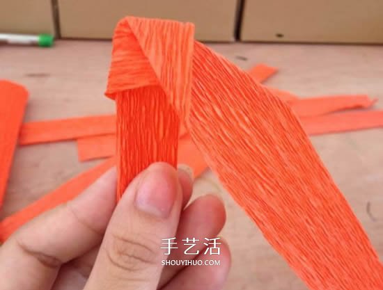 手工皺紋紙玫瑰花做法 玫瑰花皺紋紙花的折法 -  rpnrmr.com