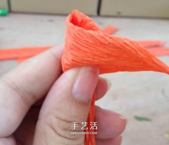 手工皺紋紙玫瑰花做法 玫瑰花皺紋紙花的折法 -  rpnrmr.com