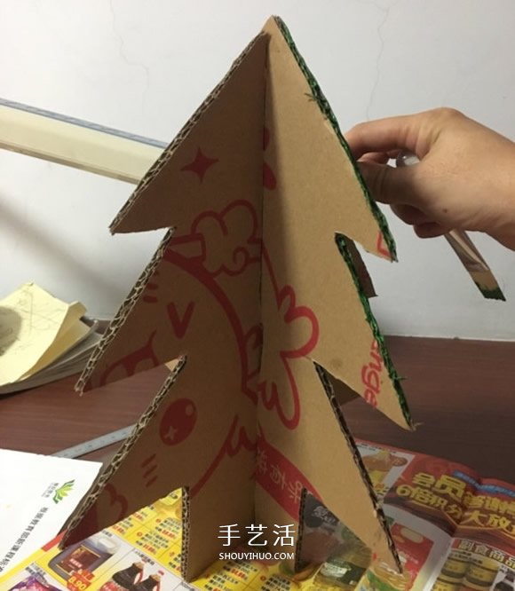 自制大圣誕樹的方法 瓦楞紙制作大立體圣誕樹 -  rpnrmr.com
