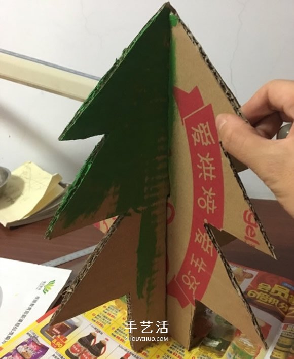 自制大圣誕樹的方法 瓦楞紙制作大立體圣誕樹 -  rpnrmr.com
