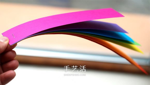 自制彩虹風(fēng)鈴的方法 卡紙制作彩虹風(fēng)鈴教程 -  rpnrmr.com