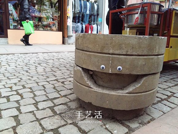 你在看我嗎？活動眼珠粘貼讓平凡街頭趣味橫生 -  rpnrmr.com