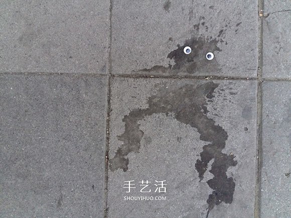 你在看我嗎？活動眼珠粘貼讓平凡街頭趣味橫生 -  rpnrmr.com