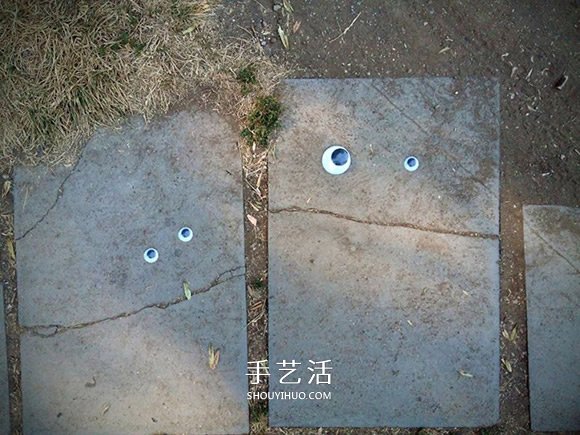 你在看我嗎？活動眼珠粘貼讓平凡街頭趣味橫生 -  rpnrmr.com