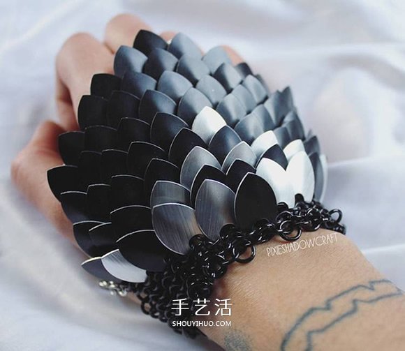 將腦中創(chuàng)意化成實體商品 鑲滿鱗片的盔甲首飾 -  rpnrmr.com