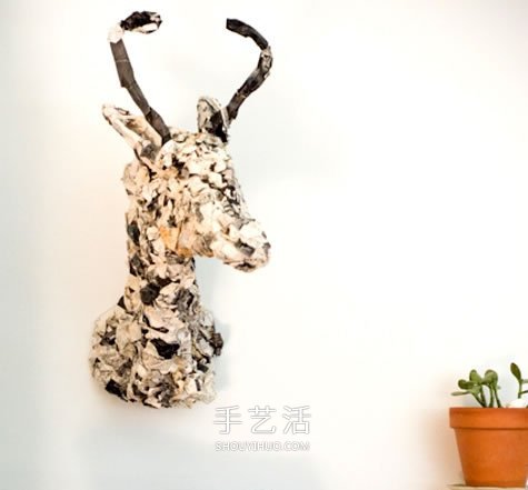廢舊報(bào)紙DIY鹿頭標(biāo)本 簡(jiǎn)易駝鹿頭部標(biāo)本的做法 -  rpnrmr.com