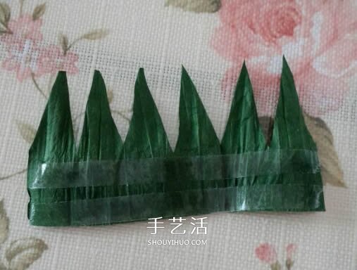 皺紋紙做玫瑰花的過程 簡(jiǎn)易皺紋紙玫瑰做法 -  rpnrmr.com