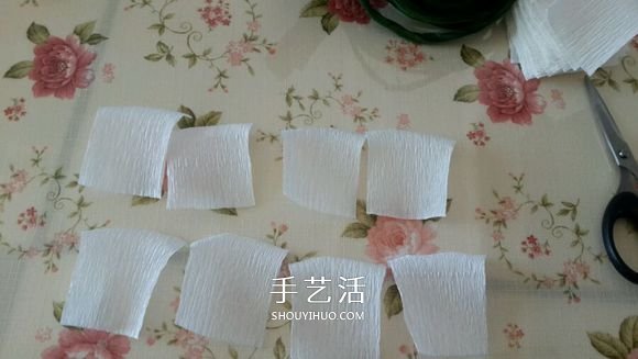 皺紋紙做玫瑰花的過程 簡(jiǎn)易皺紋紙玫瑰做法 -  rpnrmr.com
