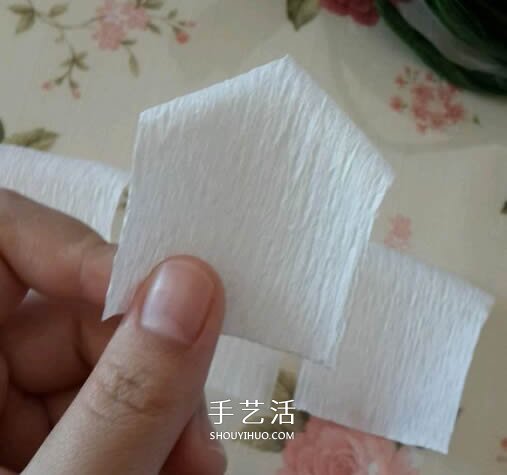 皺紋紙做玫瑰花的過程 簡(jiǎn)易皺紋紙玫瑰做法 -  rpnrmr.com