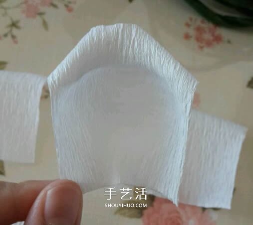 皺紋紙做玫瑰花的過程 簡(jiǎn)易皺紋紙玫瑰做法 -  rpnrmr.com