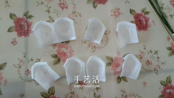 皺紋紙做玫瑰花的過程 簡(jiǎn)易皺紋紙玫瑰做法 -  rpnrmr.com