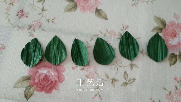皺紋紙做玫瑰花的過程 簡(jiǎn)易皺紋紙玫瑰做法 -  rpnrmr.com