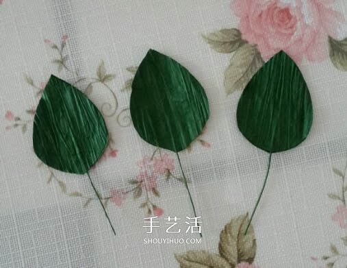 皺紋紙做玫瑰花的過程 簡(jiǎn)易皺紋紙玫瑰做法 -  rpnrmr.com