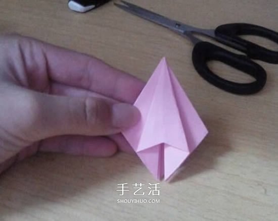 六瓣百合花折紙圖解 折紙六瓣百合的方法教程 -  rpnrmr.com