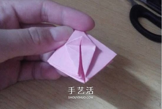 六瓣百合花折紙圖解 折紙六瓣百合的方法教程 -  rpnrmr.com