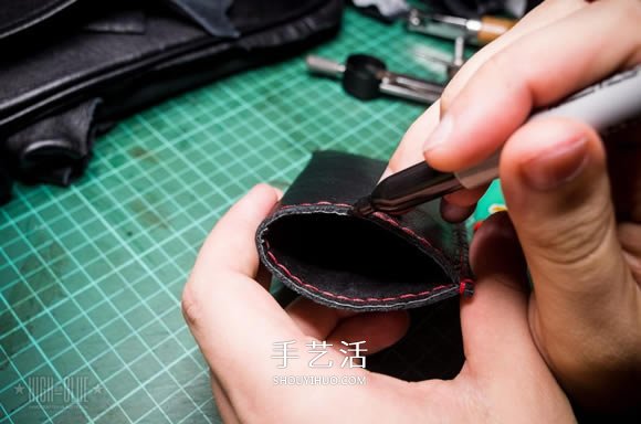 舊皮包改造時(shí)尚手機(jī)套 舊皮包變廢為寶做手機(jī)套 -  rpnrmr.com