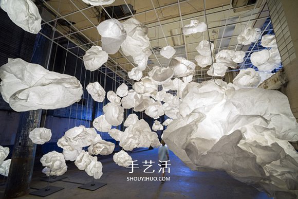 白紙配上LED燈光 耗費800小時的造云運動 -  rpnrmr.com
