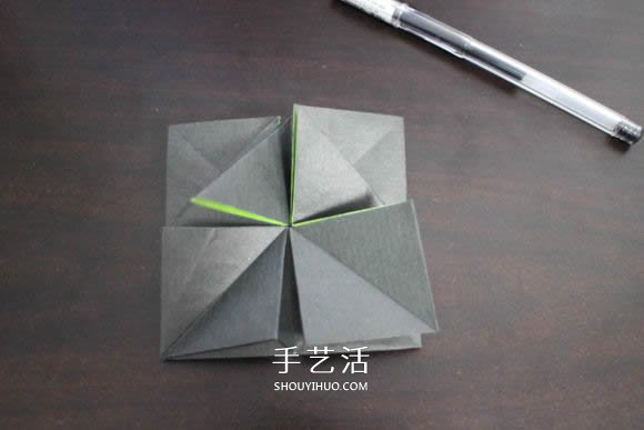 耐克標(biāo)志的折紙方法 怎么折NIKE標(biāo)志的圖解 -  rpnrmr.com