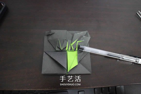 耐克標(biāo)志的折紙方法 怎么折NIKE標(biāo)志的圖解 -  rpnrmr.com