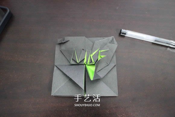 耐克標(biāo)志的折紙方法 怎么折NIKE標(biāo)志的圖解 -  rpnrmr.com