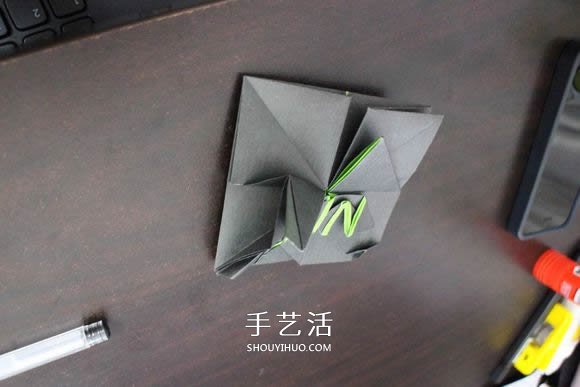 耐克標(biāo)志的折紙方法 怎么折NIKE標(biāo)志的圖解 -  rpnrmr.com